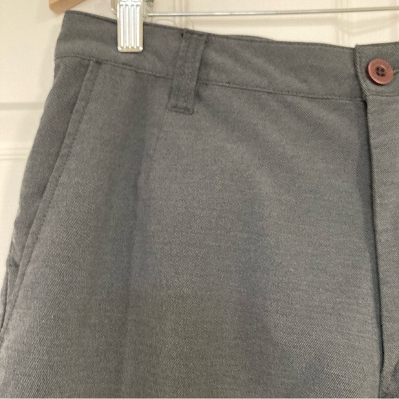 Travis Mathew Men's Gray Shorts Strech Pockets Performance size 36 - Picture 6 of 13